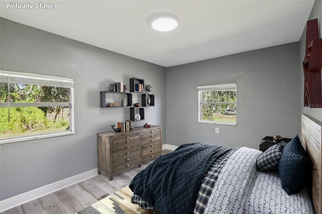 Active With Contract: $223,000 (2 beds, 1 baths, 936 Square Feet)