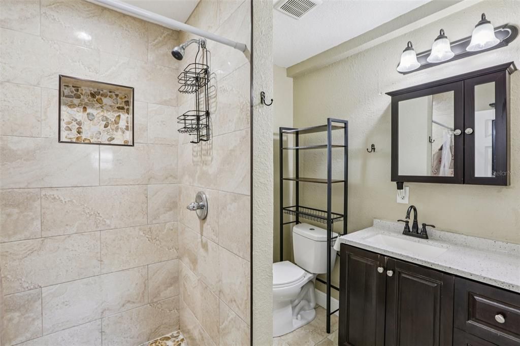 Active With Contract: $223,000 (2 beds, 1 baths, 936 Square Feet)