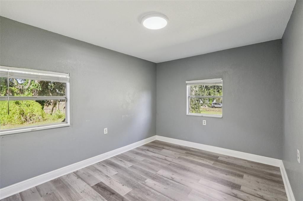 Active With Contract: $223,000 (2 beds, 1 baths, 936 Square Feet)