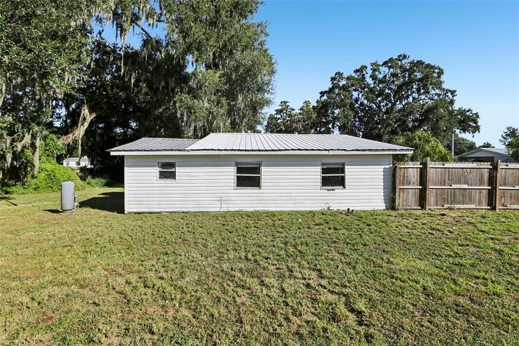 Active With Contract: $223,000 (2 beds, 1 baths, 936 Square Feet)