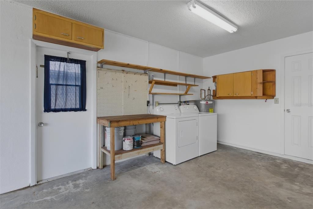 Active With Contract: $359,900 (3 beds, 2 baths, 1494 Square Feet)