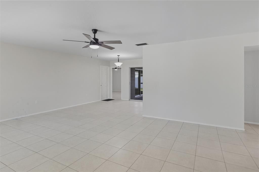 Active With Contract: $359,900 (3 beds, 2 baths, 1494 Square Feet)