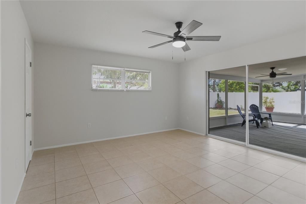 Active With Contract: $359,900 (3 beds, 2 baths, 1494 Square Feet)