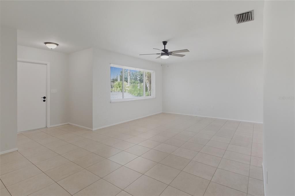 Active With Contract: $359,900 (3 beds, 2 baths, 1494 Square Feet)