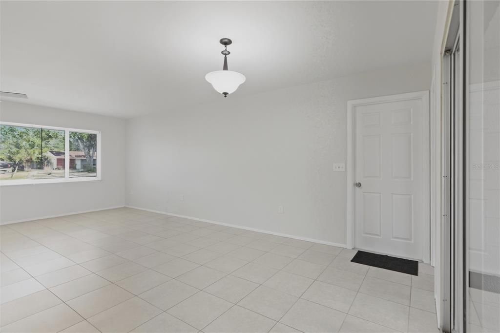Active With Contract: $359,900 (3 beds, 2 baths, 1494 Square Feet)