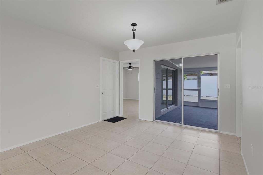 Active With Contract: $359,900 (3 beds, 2 baths, 1494 Square Feet)