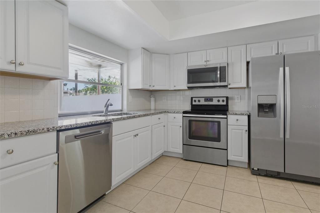 Active With Contract: $359,900 (3 beds, 2 baths, 1494 Square Feet)