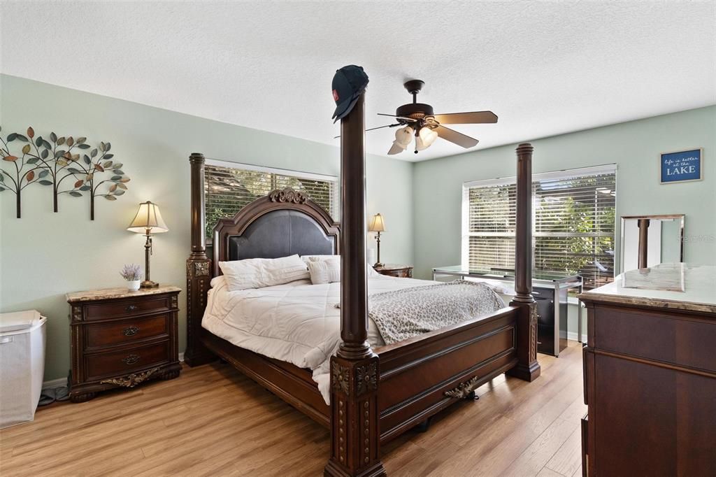 For Sale: $349,999 (3 beds, 2 baths, 1556 Square Feet)