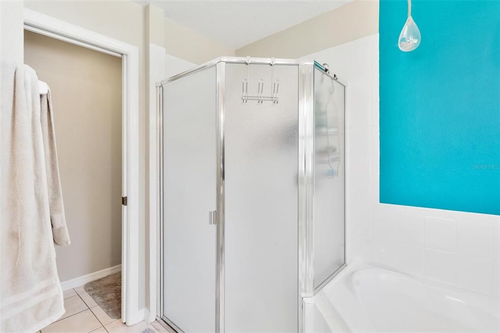 For Sale: $349,999 (3 beds, 2 baths, 1556 Square Feet)