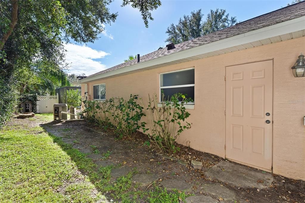 For Sale: $349,999 (3 beds, 2 baths, 1556 Square Feet)