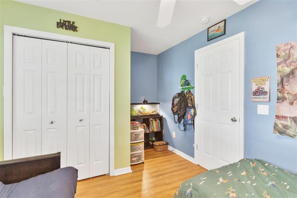 For Sale: $349,999 (3 beds, 2 baths, 1556 Square Feet)