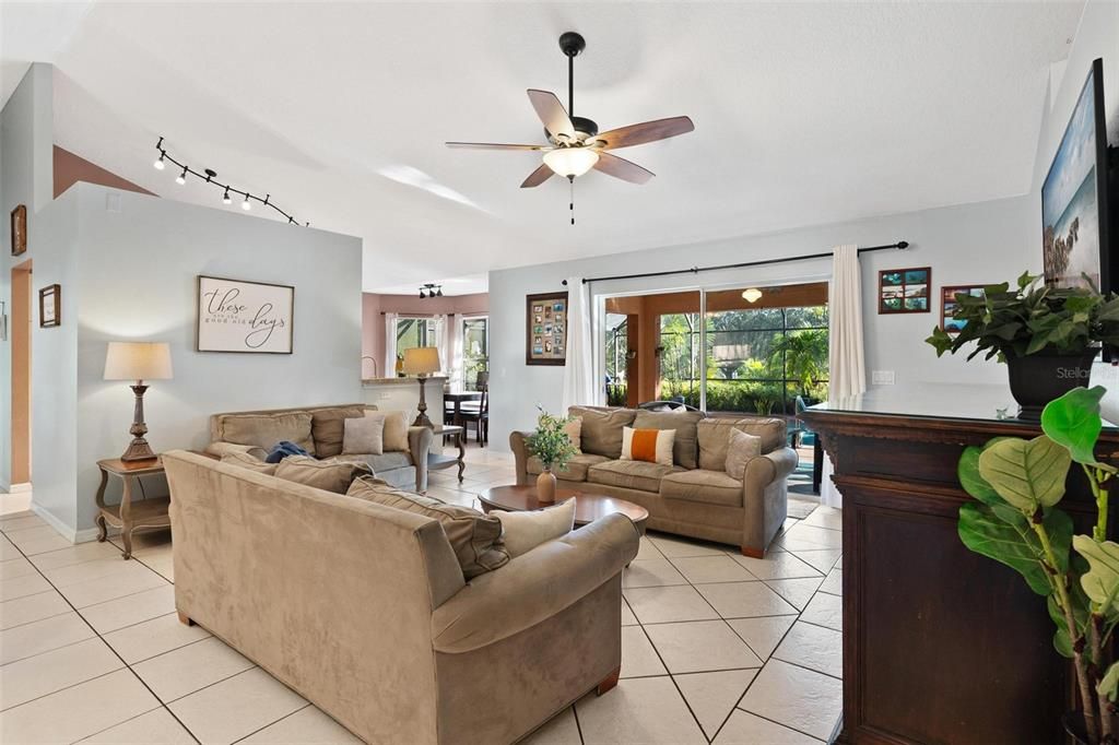 For Sale: $349,999 (3 beds, 2 baths, 1556 Square Feet)