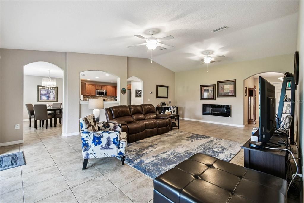 Active With Contract: $312,500 (3 beds, 2 baths, 1816 Square Feet)