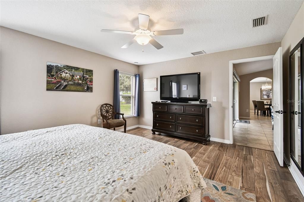 Active With Contract: $312,500 (3 beds, 2 baths, 1816 Square Feet)