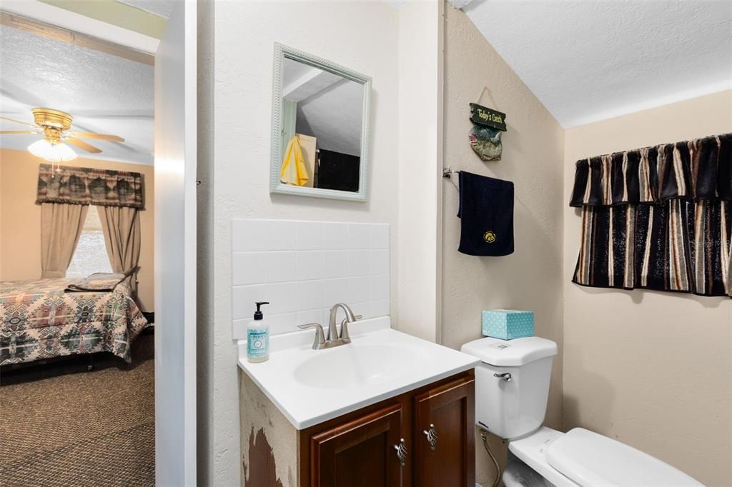 For Sale: $250,000 (1 beds, 1 baths, 700 Square Feet)