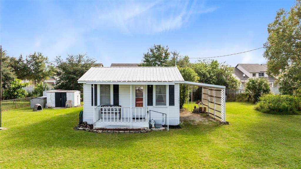 For Sale: $250,000 (1 beds, 1 baths, 700 Square Feet)