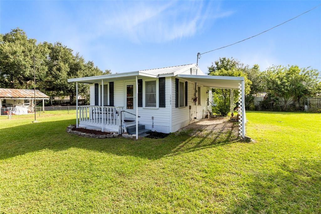 For Sale: $250,000 (1 beds, 1 baths, 700 Square Feet)