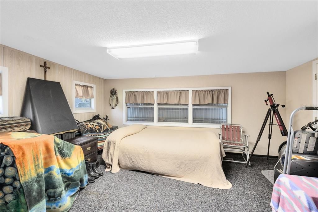 For Sale: $250,000 (1 beds, 1 baths, 700 Square Feet)