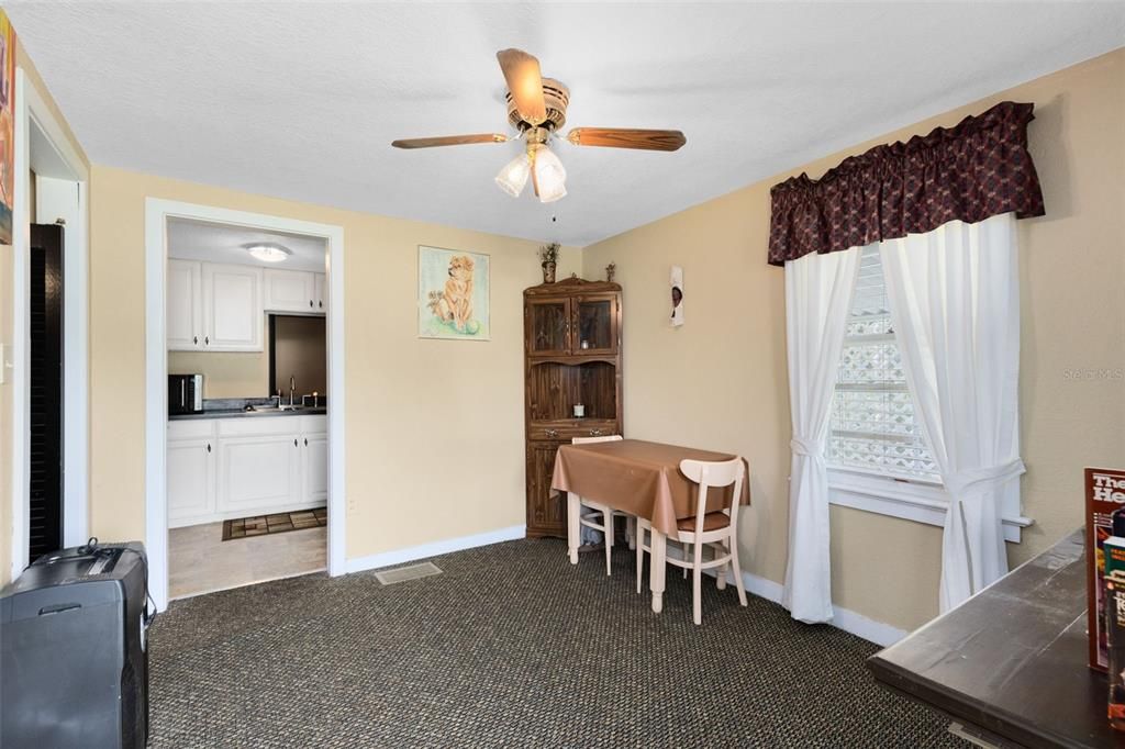 For Sale: $250,000 (1 beds, 1 baths, 700 Square Feet)