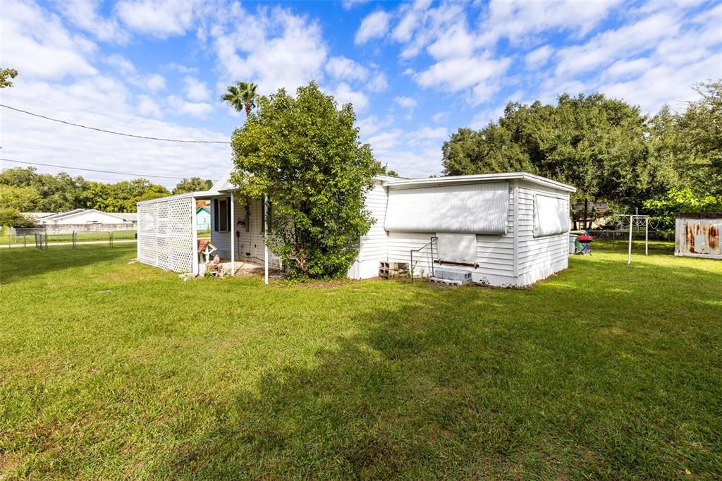 For Sale: $250,000 (1 beds, 1 baths, 700 Square Feet)