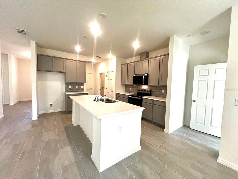 待售: $444,990 (4 贝兹, 3 浴室, 2338 平方英尺)