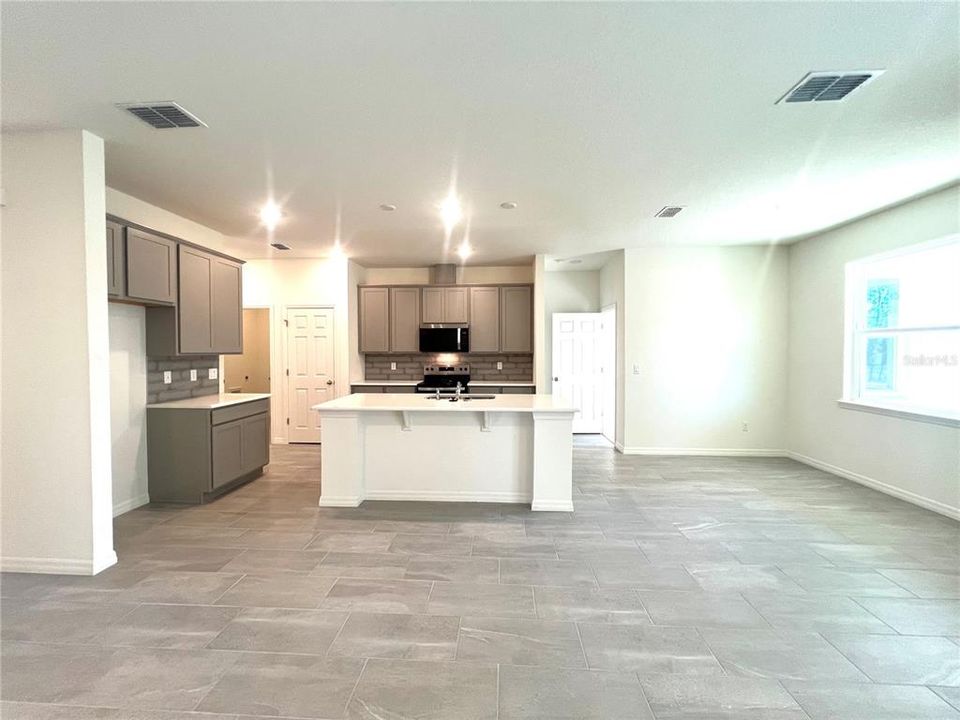 待售: $444,990 (4 贝兹, 3 浴室, 2338 平方英尺)