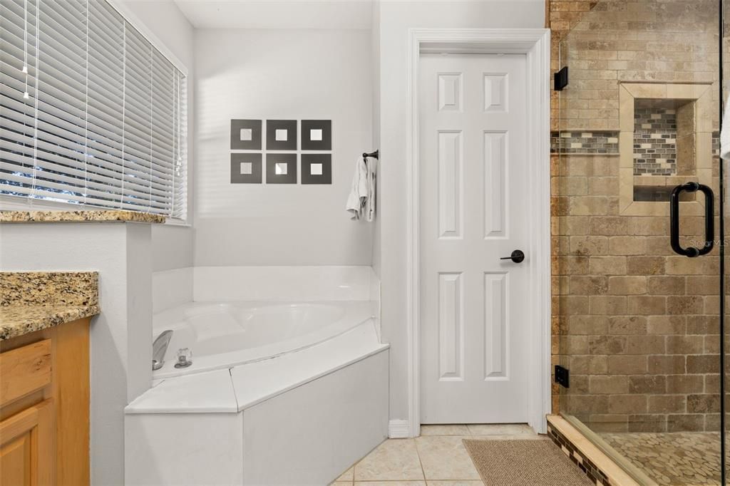 Под контрактом: $515,000 (3 спален, 2 ванн, 1673 Квадратных фут)