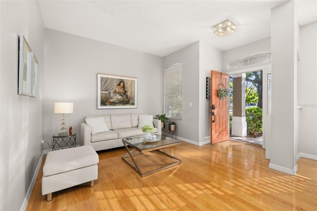 Под контрактом: $515,000 (3 спален, 2 ванн, 1673 Квадратных фут)