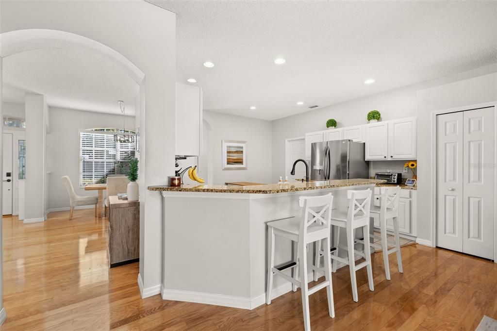 Под контрактом: $515,000 (3 спален, 2 ванн, 1673 Квадратных фут)