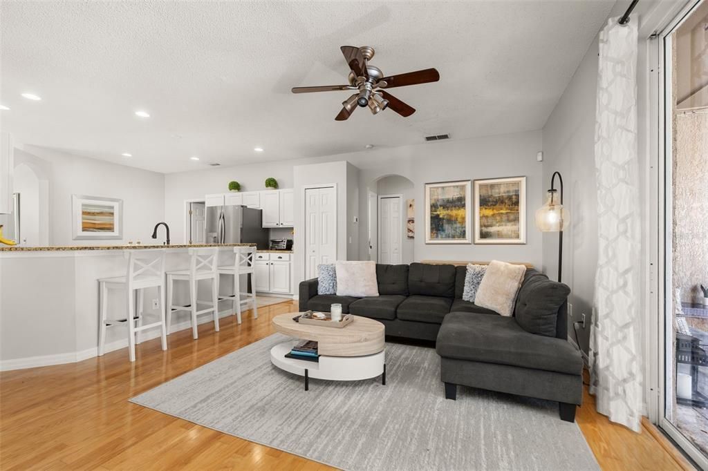 Под контрактом: $515,000 (3 спален, 2 ванн, 1673 Квадратных фут)