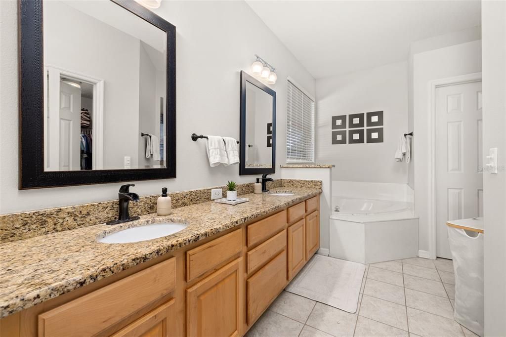 Под контрактом: $515,000 (3 спален, 2 ванн, 1673 Квадратных фут)