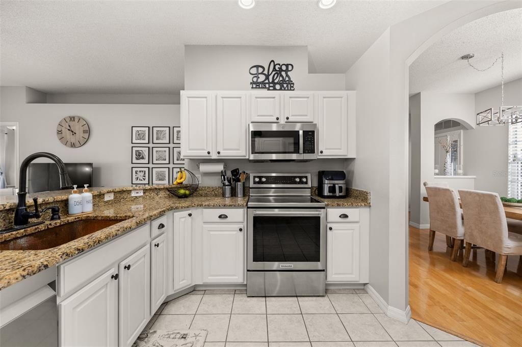 Под контрактом: $515,000 (3 спален, 2 ванн, 1673 Квадратных фут)