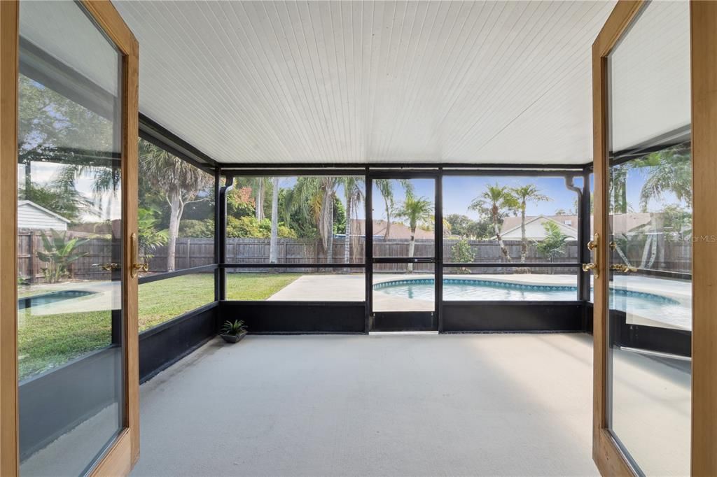 Active With Contract: $494,000 (3 beds, 3 baths, 1746 Square Feet)