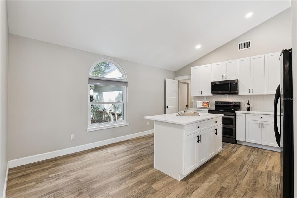 Active With Contract: $494,000 (3 beds, 3 baths, 1746 Square Feet)