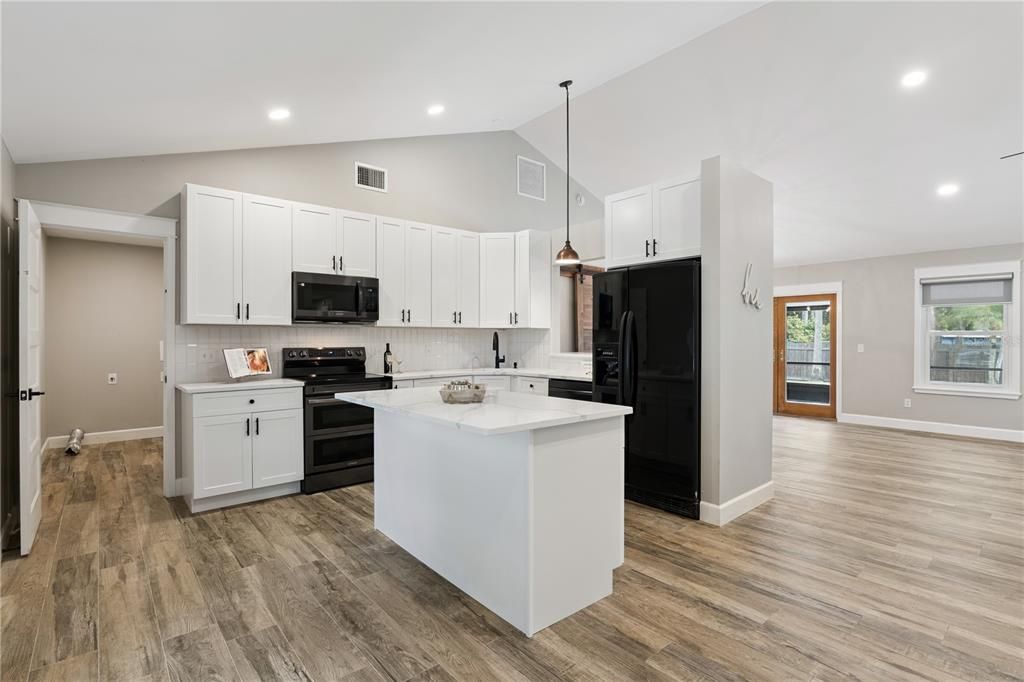 Active With Contract: $494,000 (3 beds, 3 baths, 1746 Square Feet)