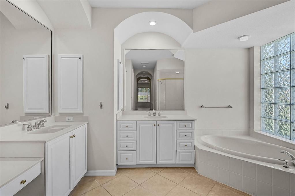 На продажу: $675,000 (4 спален, 3 ванн, 3151 Квадратных фут)