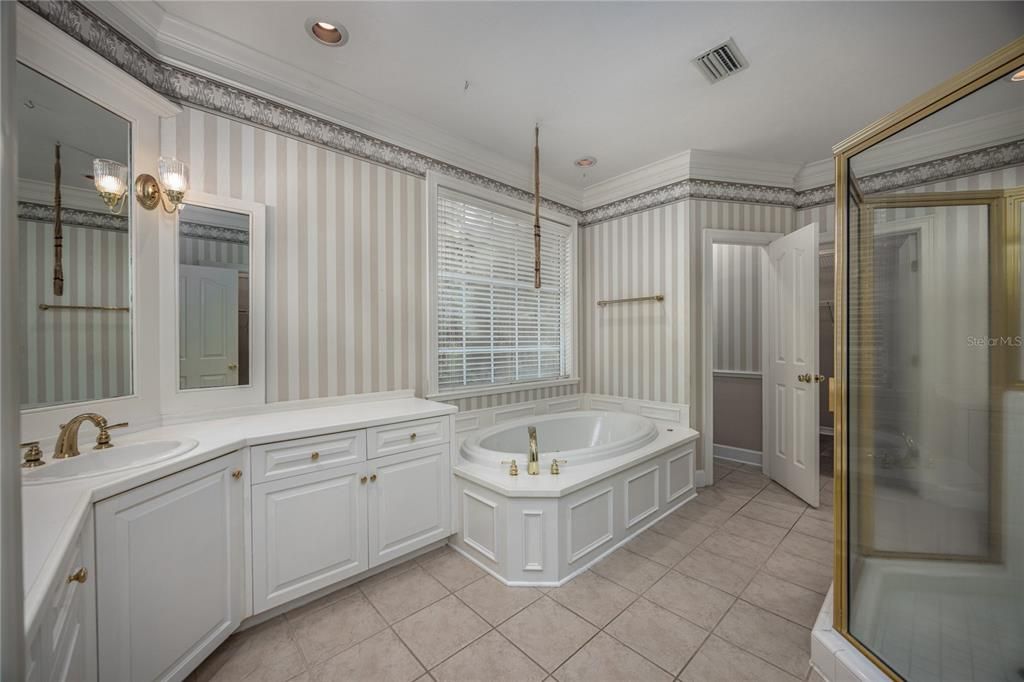 En Venta: $600,000 (4 camas, 2 baños, 2850 Pies cuadrados)