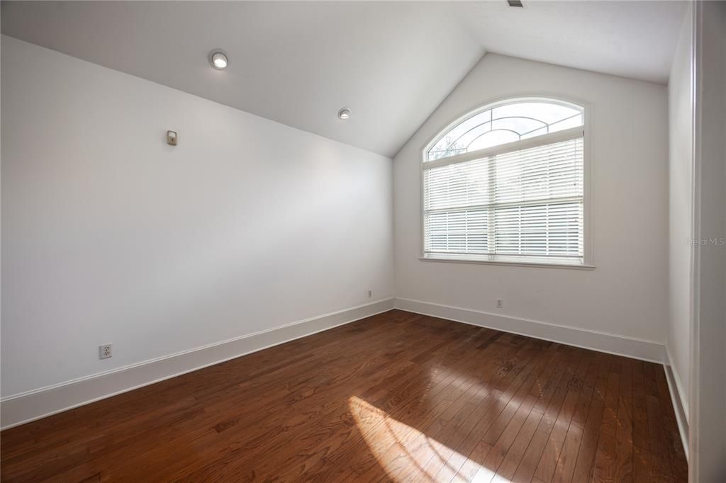 En Venta: $600,000 (4 camas, 2 baños, 2850 Pies cuadrados)