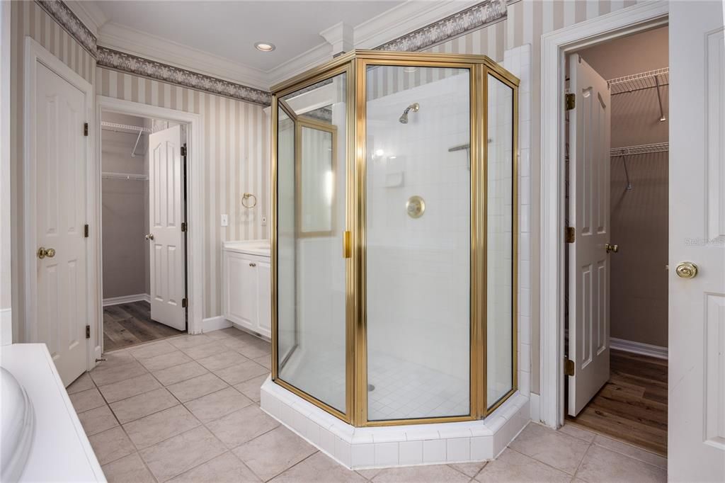 En Venta: $600,000 (4 camas, 2 baños, 2850 Pies cuadrados)