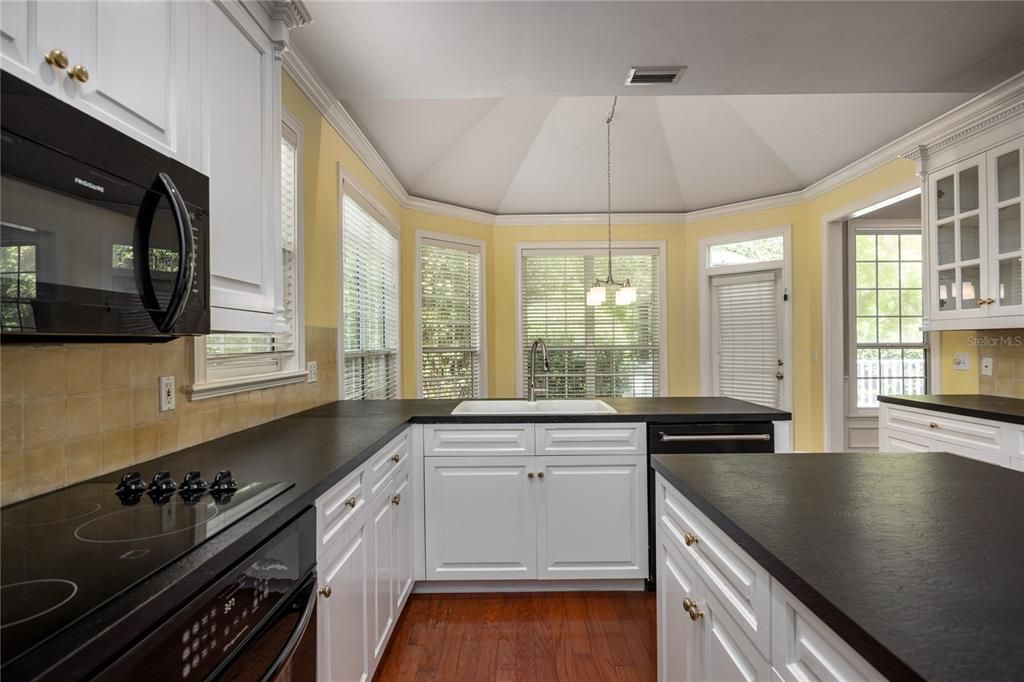 En Venta: $600,000 (4 camas, 2 baños, 2850 Pies cuadrados)