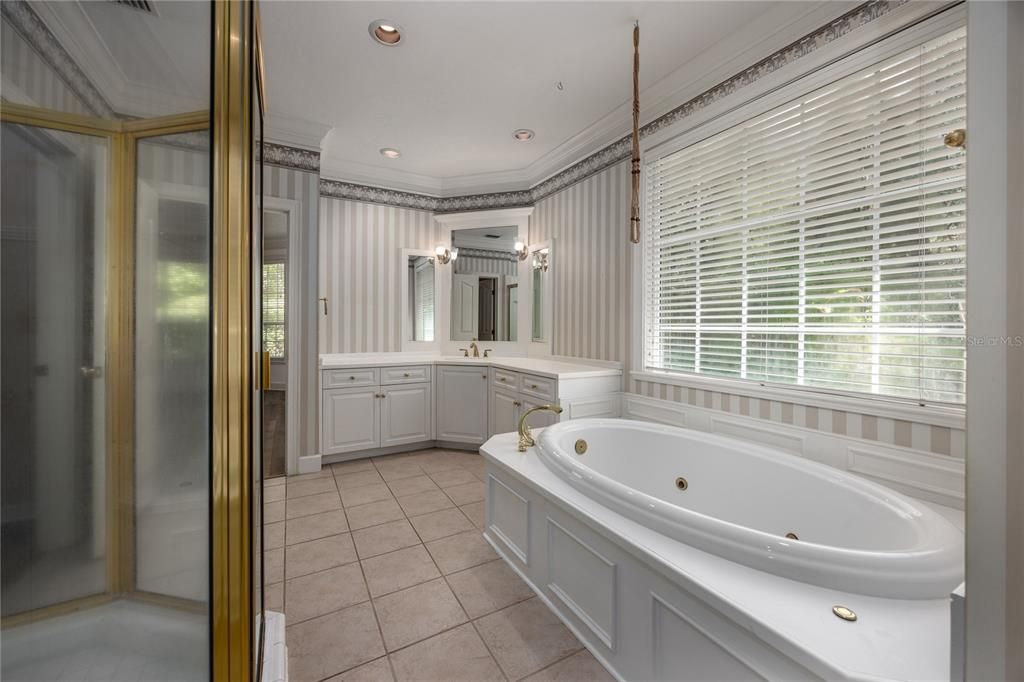 En Venta: $600,000 (4 camas, 2 baños, 2850 Pies cuadrados)