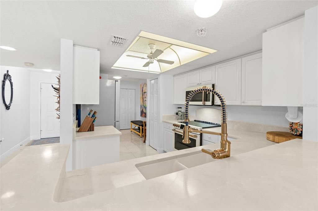 На продажу: $479,000 (2 спален, 2 ванн, 1725 Квадратных фут)