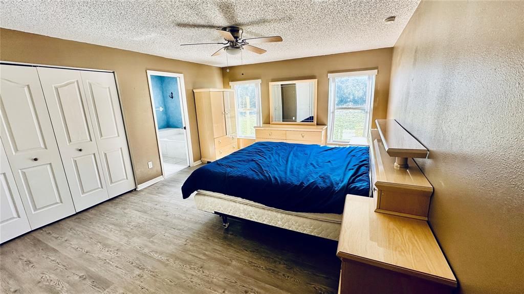 Под контрактом: $235,000 (3 спален, 2 ванн, 1642 Квадратных фут)