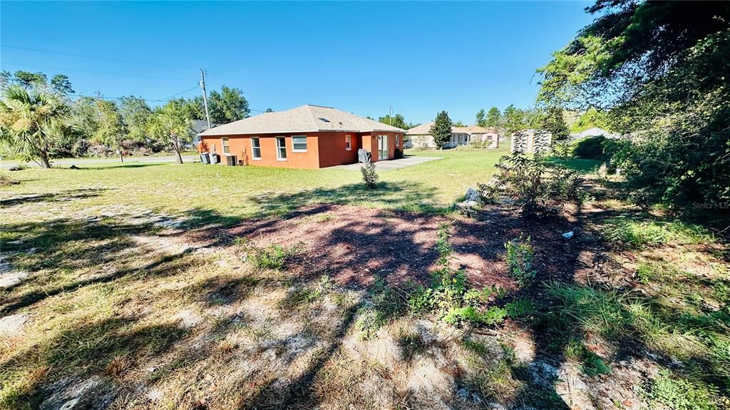 Под контрактом: $235,000 (3 спален, 2 ванн, 1642 Квадратных фут)