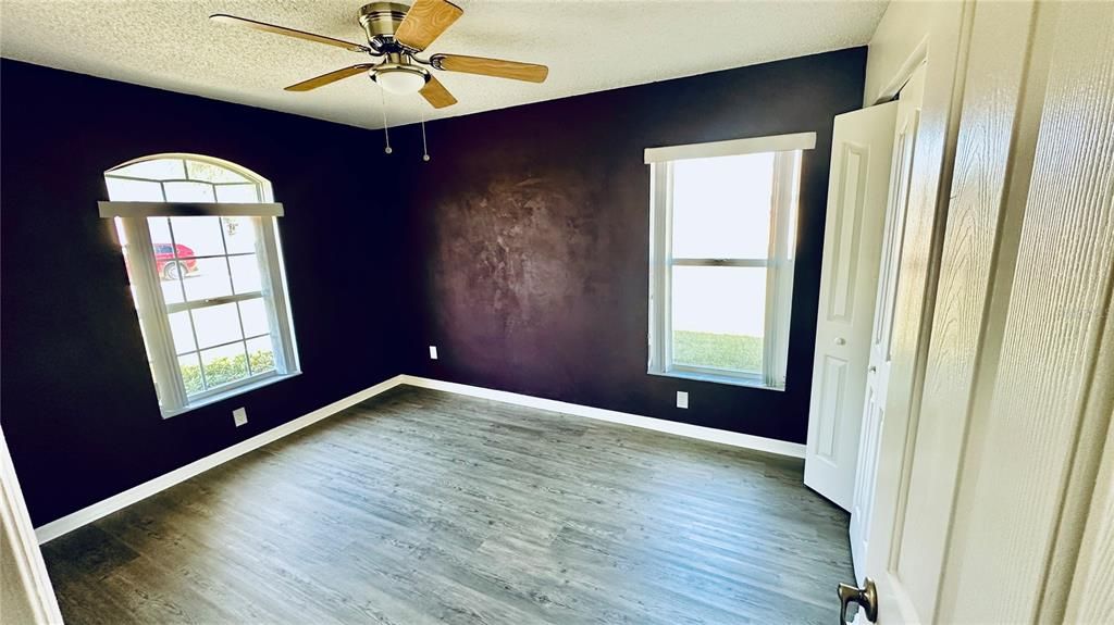 Под контрактом: $235,000 (3 спален, 2 ванн, 1642 Квадратных фут)