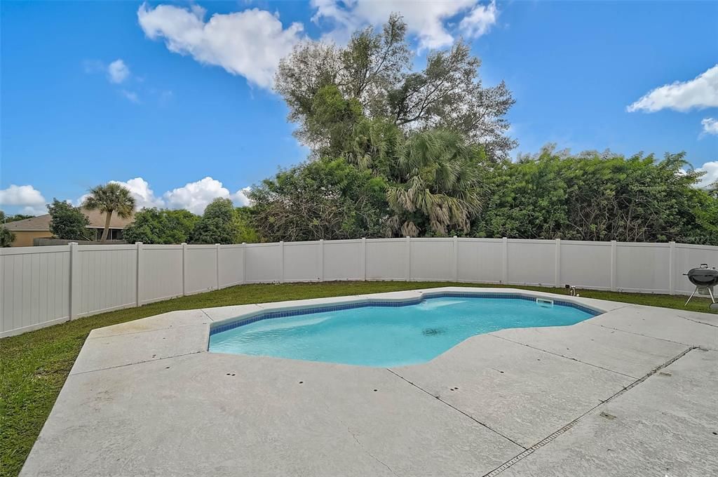 Active With Contract: $369,000 (4 beds, 2 baths, 2096 Square Feet)