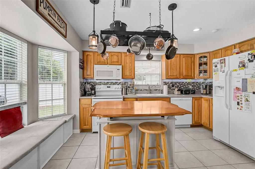 Active With Contract: $369,000 (4 beds, 2 baths, 2096 Square Feet)