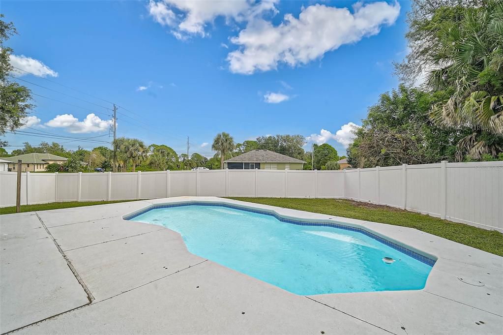 Active With Contract: $369,000 (4 beds, 2 baths, 2096 Square Feet)