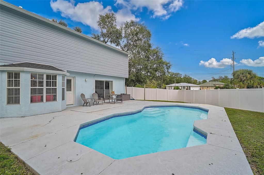 Active With Contract: $369,000 (4 beds, 2 baths, 2096 Square Feet)