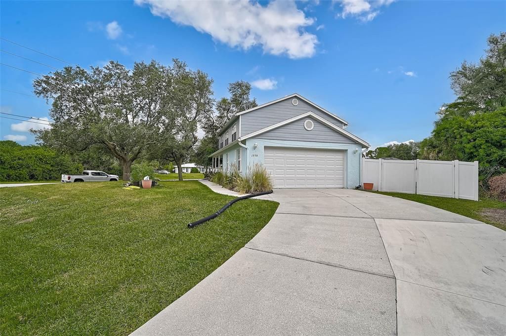 Active With Contract: $369,000 (4 beds, 2 baths, 2096 Square Feet)